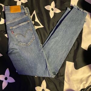 Levi's Women's Light Blue Skinny Jeans with Raw Hem